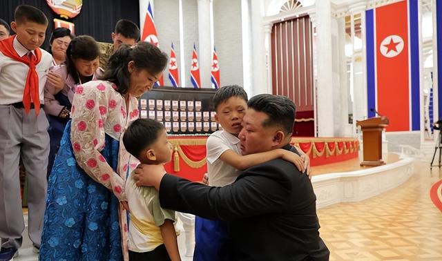 金正恩当众跪地哭红双眼，俄乌大决战在即？普京想拉中国入局被拒