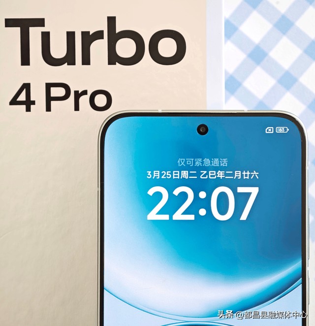 红米亮出“底牌”，骁龙8sGen4手机才卖1390元，7550mAh+金属中框