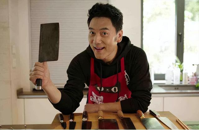 男明星做饭人设多赚钱？谢霆锋烤肠卖15亿，林依轮辣酱估值3.6亿