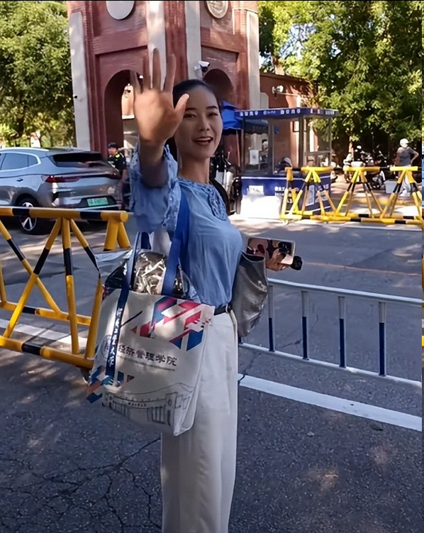 这才是该追的星！女民兵李思颖阅兵回家后仅半天，又有一个新身份