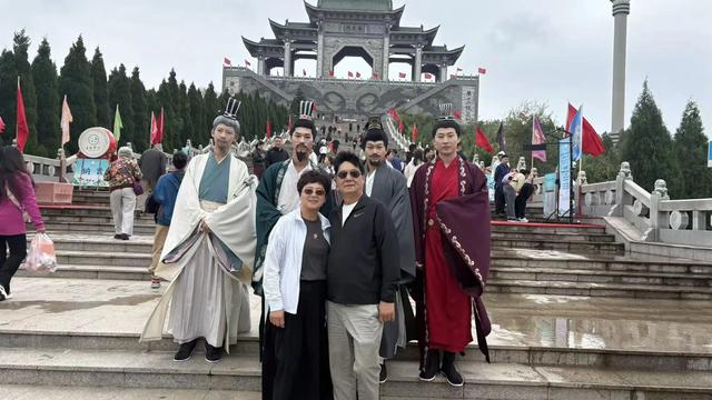 国庆假期第二天！云梦山景区“人从众”，热闹非凡！