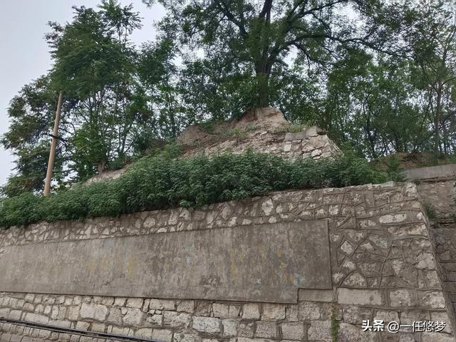 历史文化公园的防空洞