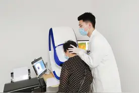 眼睛出现这两类情况，请立刻马上就医！千万别拖图片