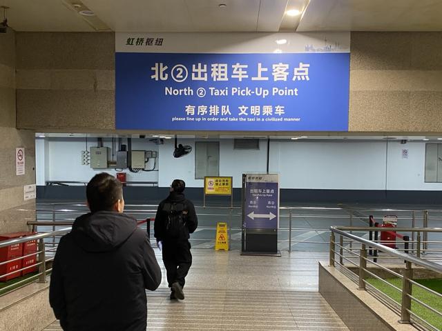 网约车司机带走乘客行李箱？索要10 元路费遭拒，竟把行李送派出所还迷路半小时，律师回应