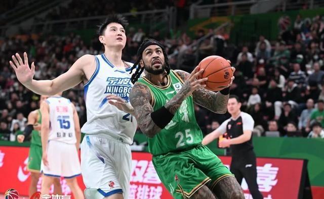 CBA最新积分榜，辽宁险胜大黑马，浙江终获首胜，北京胜露冠军相