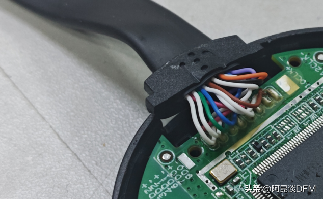 有人找我画一个无线投屏器的PCB，刚好手上有一个拆解看一下