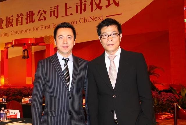 娱圈大佬现状被曝，欠债22亿，搬进破败小院生活，妻子带货还债