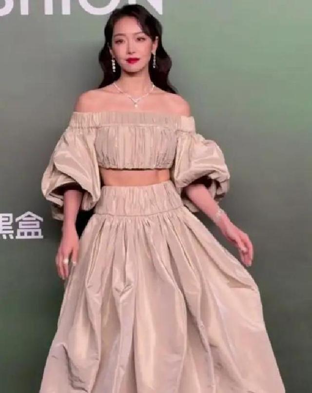 VOGUE红毯成翻车现场时尚女王杨幂遭质疑