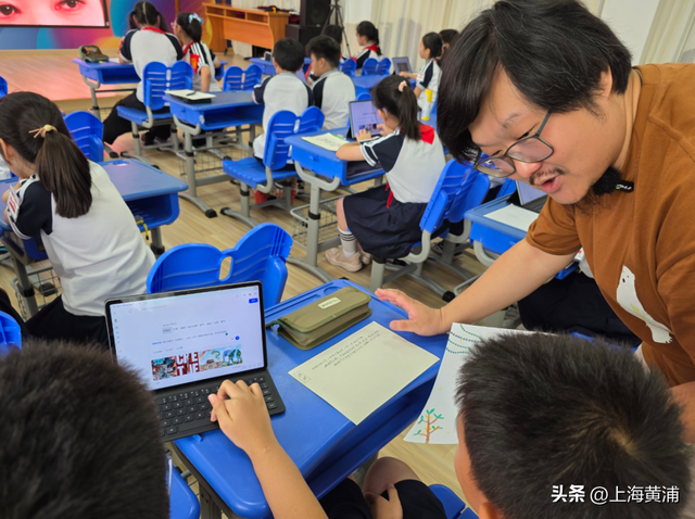 当汉服邂逅科技，黄浦科普月活动点亮少年文化创新路