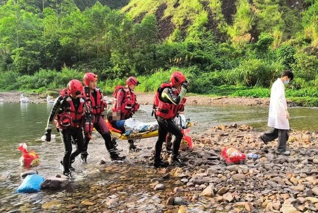 39人进山1人遇险，广西峡谷8小时救援