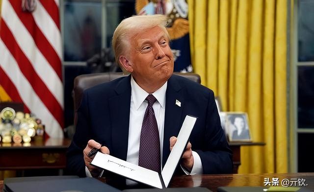 导弹已上膛，特朗普突然反悔？把马杜罗列为“恐头”还要和他谈谈