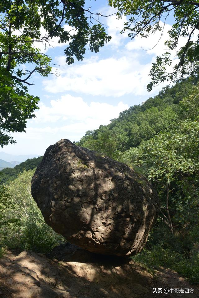 河北百草畔（上）：风动孤石悬险韵，蚁巡深岭蕴生机
