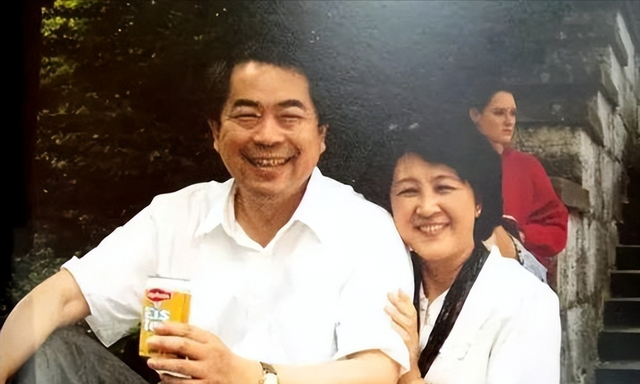 87岁的范增和37岁的徐萌才结婚1年，50岁的年龄差太让人非议了