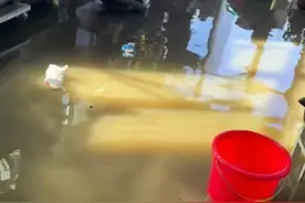 辽宁盘锦一街道海水倒灌10天后：居民房屋家具被浸泡受损，尚不知处理进展图片