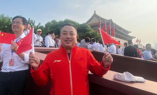 被央视怒批、德不配位，脑袋空空，难怪阅兵从不邀请“流量”明星
