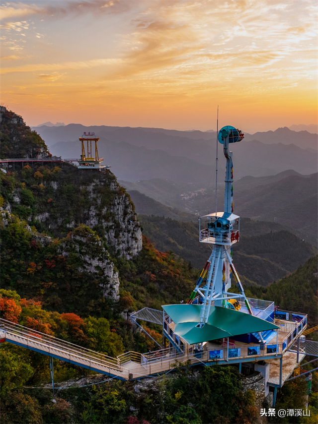 淄博红叶进入全盛期，漫山遍野醉人红