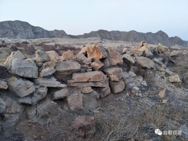 乌海市虽然年轻,但却有国内少见的秦长城,太不起眼让人不敢相信