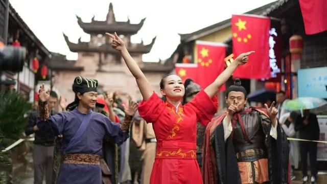 国庆首日“开门红”！昭化古城开启“人海”模式