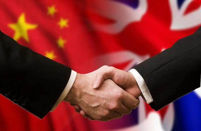 马科斯夫人邀请中方进餐，数小时后通告全球：中菲联手干了件大事