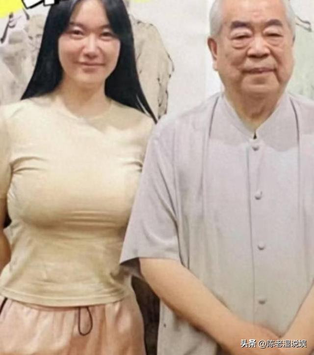 与女儿断绝关系不到3天，范曾担心的事发生了，小50岁娇妻受牵连