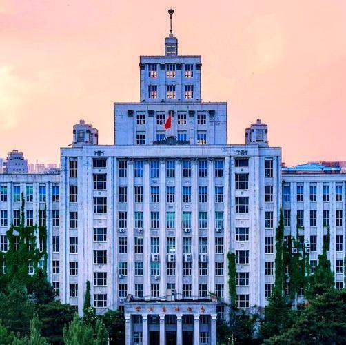 我国最大的大学：相当于70个北大，85个清华，还是211！