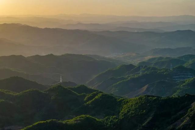 西和云华山：朝看日升云海间 暮观日落染层山