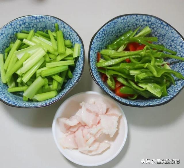 4种家常食材！芹菜香菇炒肉片鲜香下饭，全程大火快炒超入味
