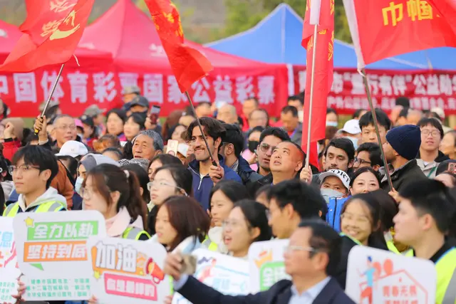 网络名人打卡南充（国际）徒步节，解锁一江两岸无限美