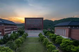 全国学费最低的两所民办大学，年均不到1万，都有什么特殊之处图片