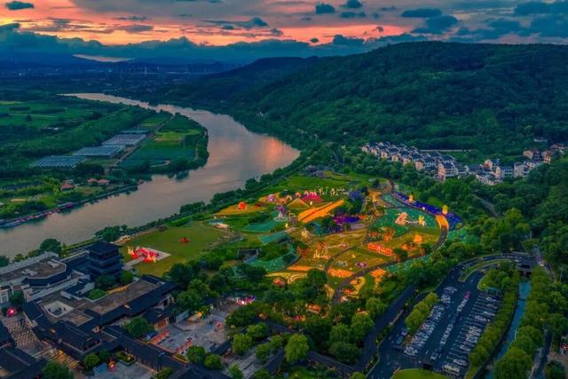 这条高铁火了！串联近10个5A级景区，还能“遇见”李白