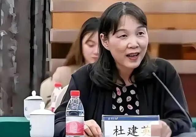 53岁孟晚舟和43岁宗馥莉现状：一个被夹道欢迎，一个却备受争议