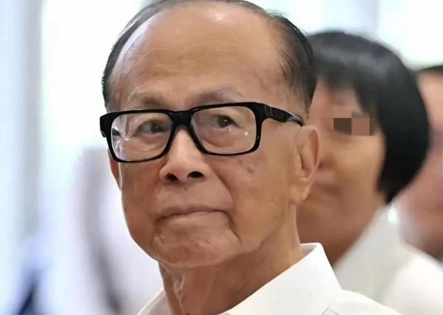 中美最关键一战降临，27号决战前，中方出手将军，李嘉诚如履薄冰