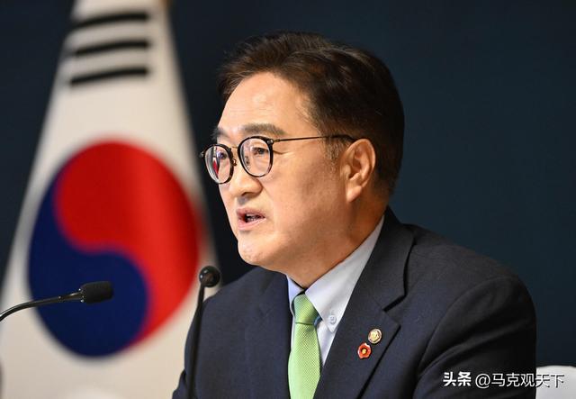 朝鲜金正恩启程来华，专列车厢内部曝光，韩国又惊又喜，两手准备