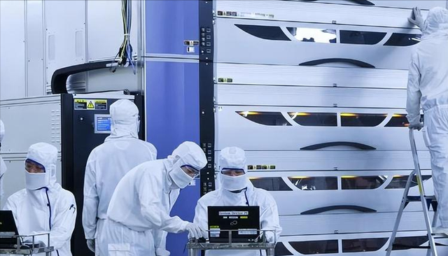判了！年薪600万华为技术总监，带13人窃密获刑，美国国籍终曝光