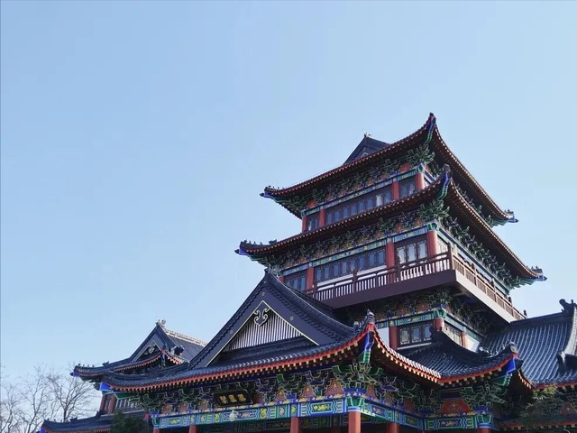 烟台人心中的“吉祥山”，山顶的凤凰阁开放了