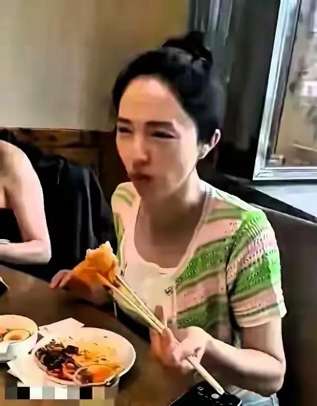 这不是当年千万人做梦都想娶的女神吗 怎么变成这样了 岁月不饶人啊