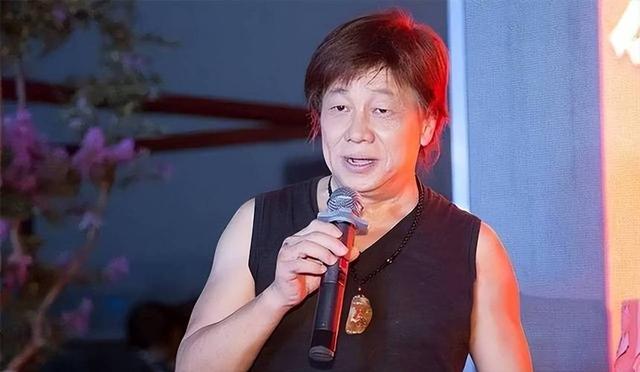 梁小龙被曝离世1天	，私生活被扒底朝天，原来他和杨少华处境一样
