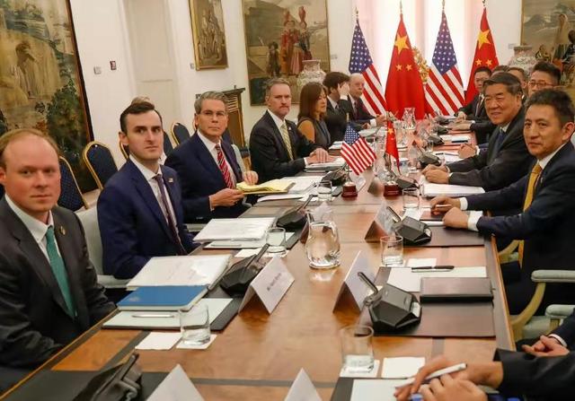 中国企业弃购英伟达芯片！阿莫迪急呼：这是美国对华仅存的优势