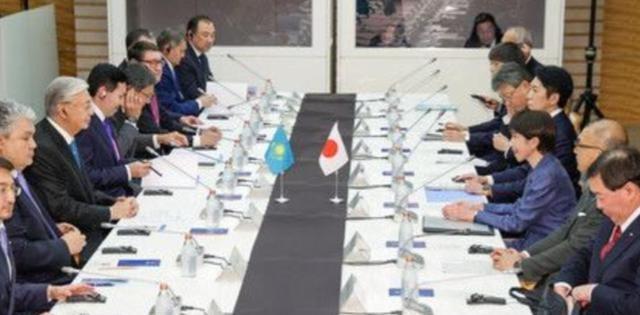 天皇亲自出山，日本的反击正式开始？高市早苗憋出了一毒计