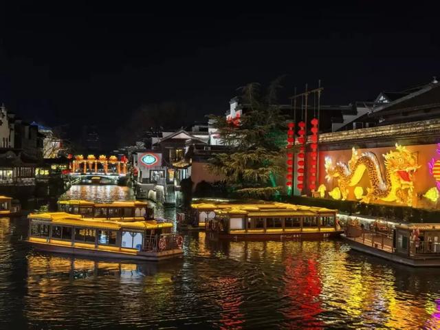 亮灯！马到！这是昨晚的南京