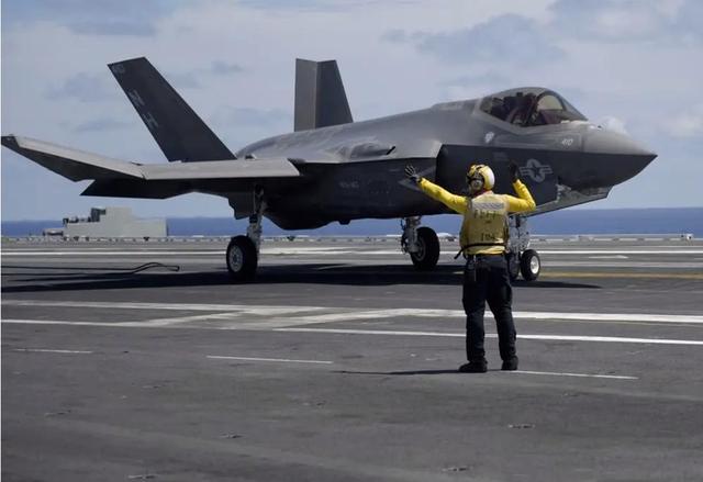 美国先进战机坠入南海，中国提议免费帮忙打捞，伤害不大侮辱极强