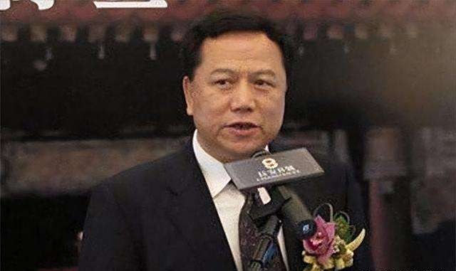 “京圈恶少”王烁：睡遍娱乐圈女星，殴打继母王艳，枪指刘涛老公