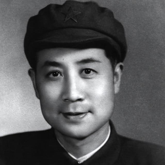 中共特工潜伏敌营15年，官职大到自己都慌，中央领导：大胆往上爬