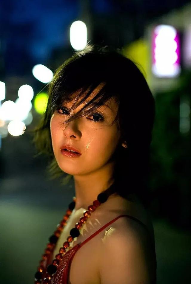 45岁女演员家中身亡！被发现时已腐烂，死因曝光
