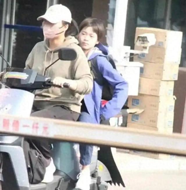 全红婵回归！不见陈若琳接送，长发造型惊艳粉丝围拍现场