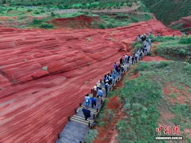 靖边：黄土高原上的壮美丹霞