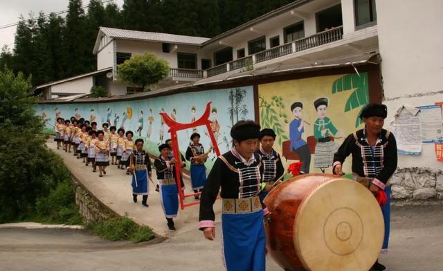 乡游黔中 · 白云区 石龙村丨坠入金色银杏海,收藏静美秋日