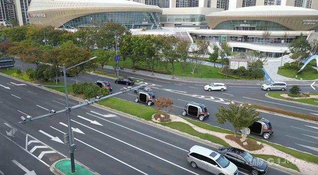 “贵阳造”无人驾驶车亮相2025世界物博会