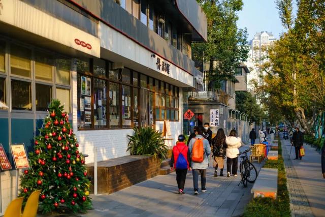 发现·公园城市 | 回家路上的露天“博物馆”