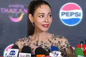泰国混血49岁女星Nat证实与老公Aum结束十年的婚姻，两人并未领证图片
